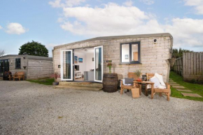 Wheal Jewel- Beautifully Fitted Wooden Lodge Helston Cornwall